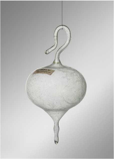 QUESTÃO 56 32 Marcel Duchamp, em 1919, produziu um ready-made, com o título Ar de Paris. Nesse caso, o trabalho desse artista é o próprio frasco de vidro. https://br.pinterest.