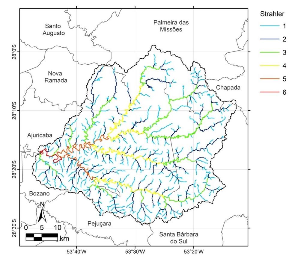 Classificação dos rios Uma bacia hidrográfica nada mais é que um conjunto de canais de escoamento interrelacionados, conforme previamente apresentado. Esses canais são dispostos em hierarquias.