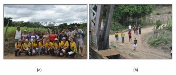 Figura 1. a) Equipe Rondon/UNIJUÍ e participantes da Oficina. b)prática de DRP/captação fotográfica junto a ponte de ferro do Distrito de Guarita.