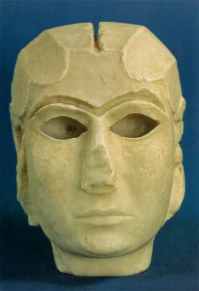 A Máscara de Warka. Cabeça feminina, talvez da deusa Inanna.