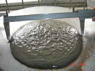 O planejamento experimental adotado para avaliar o desempenho do aditivo foi baseado na perda da fluidez da pasta de cimento na mesa de consistência, também conhecida por Flow Table.
