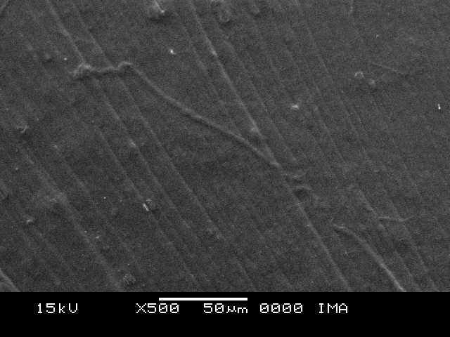vezes da fratura, (b) ampliação de 500 vezes da superfície A figura 116 mostra as micrografias