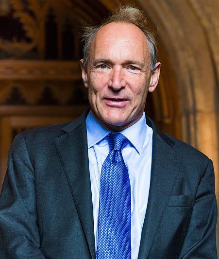 8 Surgimento da Internet A Web começou como um projeto do CERN (European Organization for Nuclear Research), denominado ENQUIRE, proposto e iniciado por Tim Berners-Lee em 1989; A objetivo inicial do