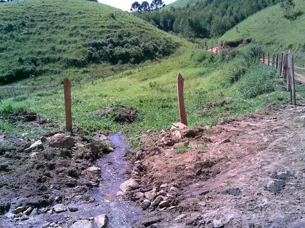 PAGAMENTO POR SERVIÇOS AMBIENTAIS São transferências financeiras de beneficiários de serviços ambientais para os que conservam a natureza, fornecem esses serviços.