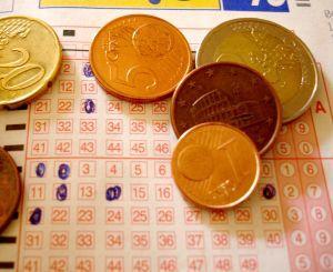 Fonte loteria: http://www.sxc.hu/photo/458523 - Autor: Dimitris Petridis A Mega Sena é o jogo que paga milhões para o acertador dos 6 números sorteados.