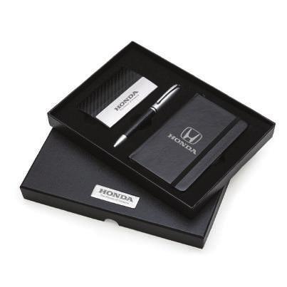 Medidas: 160 x 160 x 30 mm (Embalagem: Caixa cartonada) TKD34 - Kit Escritório 3 Peças Descrição: Porta cartão em couro sintético, caneta