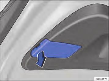 Remover e instalar a lanterna traseira na carroceria sempre com cuidado, evitando danos na pintura do veículo ou em outras peças do veículo.