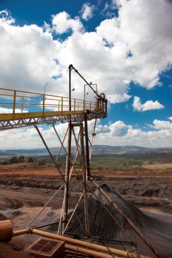Mineração e Logística Posição atual 4 jazidas, adquiridas do Grupo J. Mendes em Fev/2008. Localizadas na região de Serra Azul-MG, uma das maiores províncias minerais do Brasil.