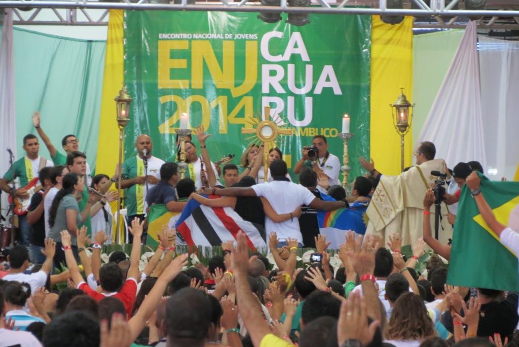 Mais de três mil jovens da Renovação Carismática Católica (RCC) de todos os estados do Brasil foram a Caruaru/PE no último fim de semana (21 a 23) para viver o Encontro Nacional de Jovens 2014 (ENJ).
