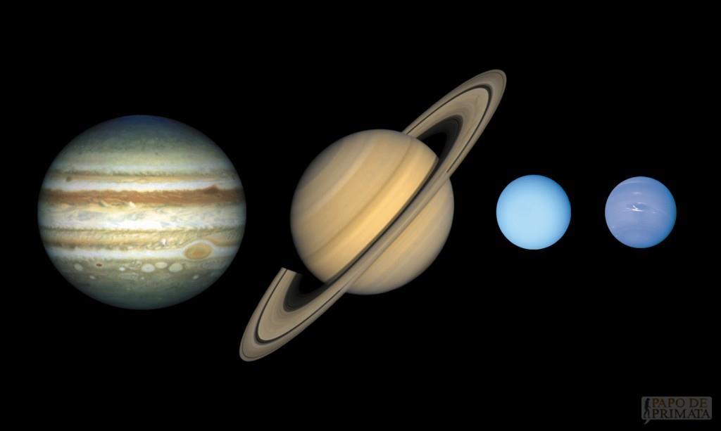 Netuno azulado, com ventos fortes e várias luas. Júpiter É o maior planeta do sistema solar. Dentro dele cabem mil Terras. Ele tem 16 luas e também tem anéis.