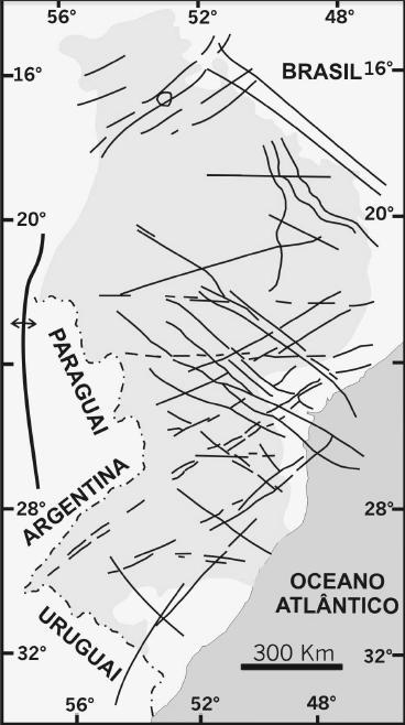37 Os limites dos depocentros desenvolvidos no decorrer da evolução da bacia são oriundos dos lineamentos (falhas e diques) com direção NW-SE enquanto os lineamentos com direção NE-SW, são