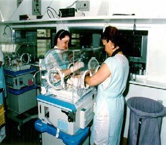 Assistência Médica e de Enfermagem A sala de parto e o berçário devem estar sempre prontos para dar assistência de emergência a um nenotato, com equipamento para a animação e manutenção da