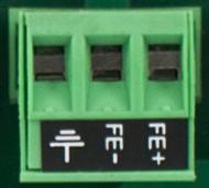 Borne de Aterramento: Observe que o conector possui um terceiro borne para conexão da malha de aterramento do cabo da fonte externa e este borne está eletricamente interligado com a malha e o fio de