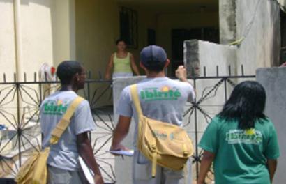 PRESSUPOSTOS COMUNS Atenção Primária à Saúde / Vigilância em Saúde Foco nas pessoas e no território; Envolvimento da população na