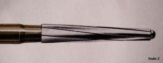 17 Figura 18 - Broca Endo-Z, [Maillefer-Dentsply]. Cônica, longa [9 mm parte ativa] e ponta inativa.