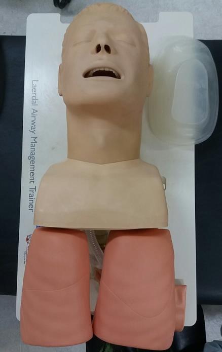 16 Externo Item 9 MANEQUIM PARA INTUBAÇÃO C/ PULMÕES E ESTÔMAGO Manequim para intubação com modelos de pulmões e DESCRIÇÃO estômago para indicar intubação