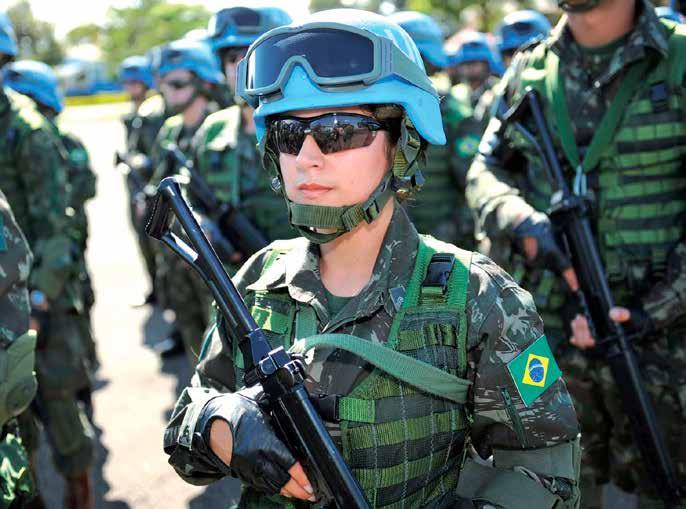 INSTITUTO IGARAPÉ ARTIGO ESTRATÉGICO 31 MARÇO 2018 Peacekeepers brasileiras em atividades no Batalhão do Brasil na Missão das Nações Unidas para a Estabilização no Haiti MINUSTAH.