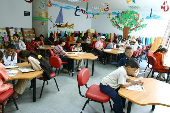 A biblioteca infantil é voltada para crianças de 6 a 12 anos e conta com livros, brinquedos e