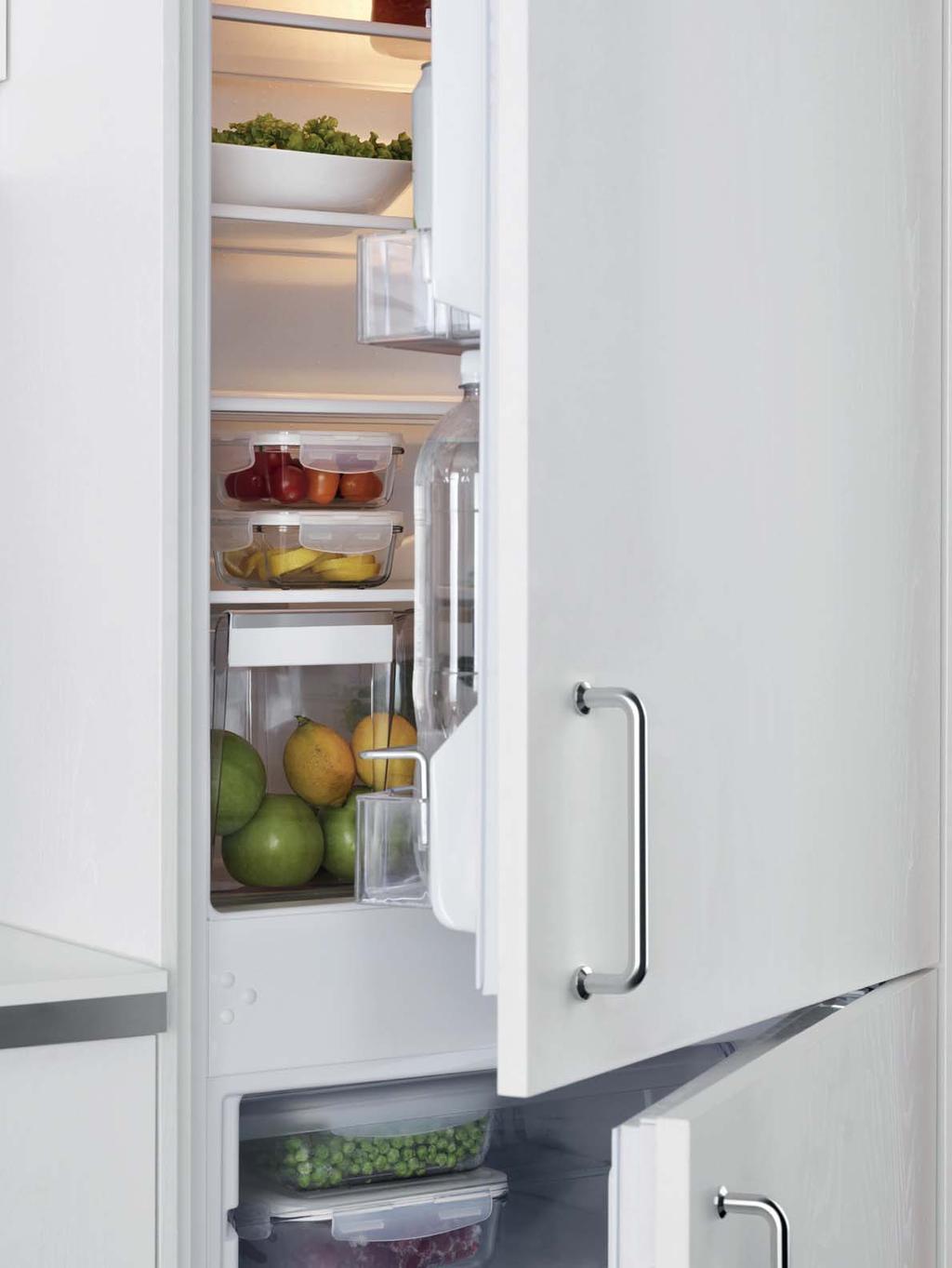 FRIGORÍFICOS E CONGELADORES Os frigorí cos e congeladores IKEA estão equipados com funcionalidades e acessórios práticos que ajudam a manter os alimentos frescos durante mais tempo.