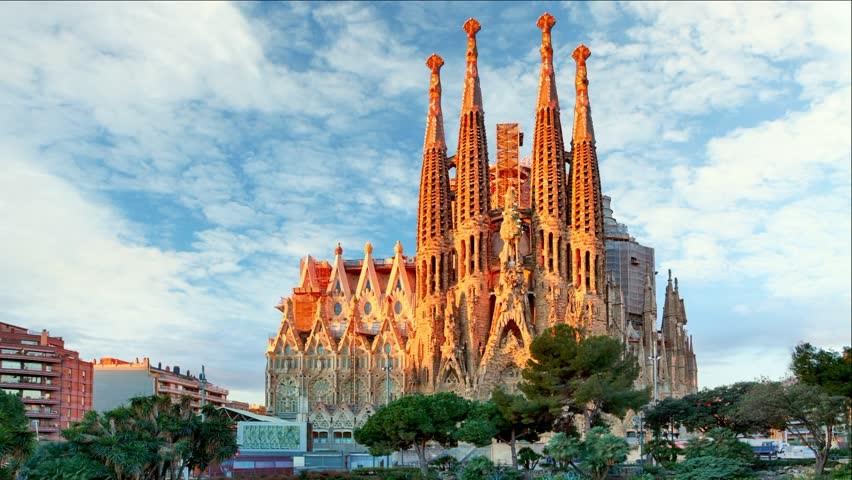 Dia 1 - Bem-vindo a Barcelona Receção no Aeroporto. Transfer para o hotel e check-in.