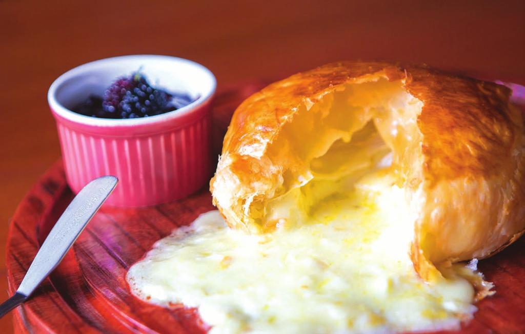 BOLINHO DE BACALHAU 8 UNIDADES Especialidade Boa Praça. DADINHO DE TAPIOCA 12 UNIDADES Dadinho de tapioca com queijo coalho e chutney de pimenta biquinho.