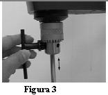 suporte. b. Instalação da Hélice de Agitação Ligue a hélice de agitação no mandril, e ajuste a profundidade da agitação da hélice dentro do recipiente.
