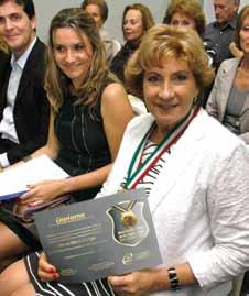 Medalha 3 CREF3/SC entrega Medalha do Mérito O reconhecimento aos profissionais de Educação Física que atuaram com dedicação e em prol do aprimoramento da Educação Física em Santa Catarina teve sua