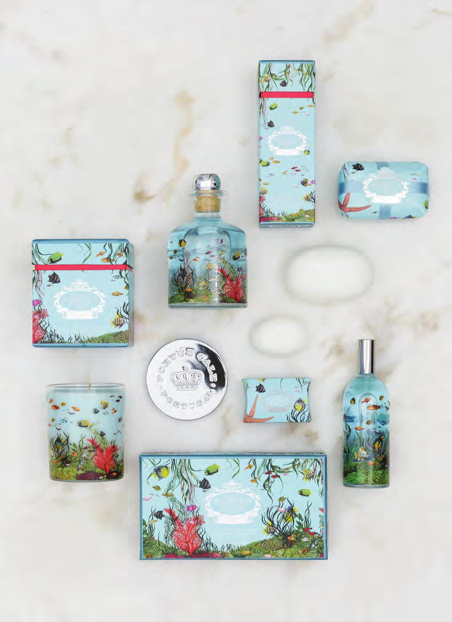 Home fragrance collection with an ozonic green sea fragrance with a fruity, herbal and floral touch.