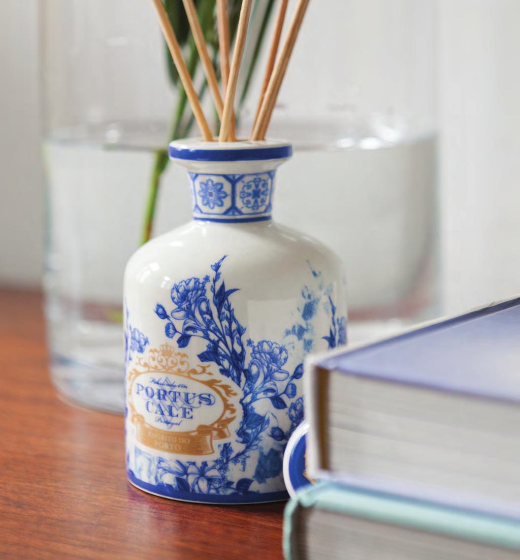 oleção de aromas para casa e corpo em recipientes cerâmicos inspirados no tradicional azulejo ortuguês.