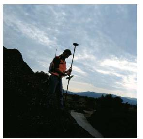 Instrumentação Topográfica O primeiro fundamento que o profissional da área deve conhecer é que a Topografia