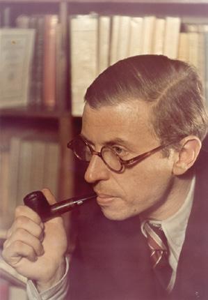 SARTRE A liberdade é o fundamento do ser humano. O homem é um ser inacabado, em permanente construção.