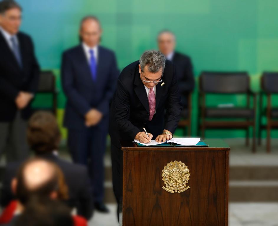 ACORDO Acordo homologado O Acordo estabelecido entre Samarco, suas acionistas, Vale e BHP Billiton, e os governos Federal e dos Estados de Minas Gerais e do Espírito Santo foi homologado no dia 5 de