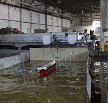 Ensaios em modelo físico de agitação marítima em redor de um navio livre Fig.