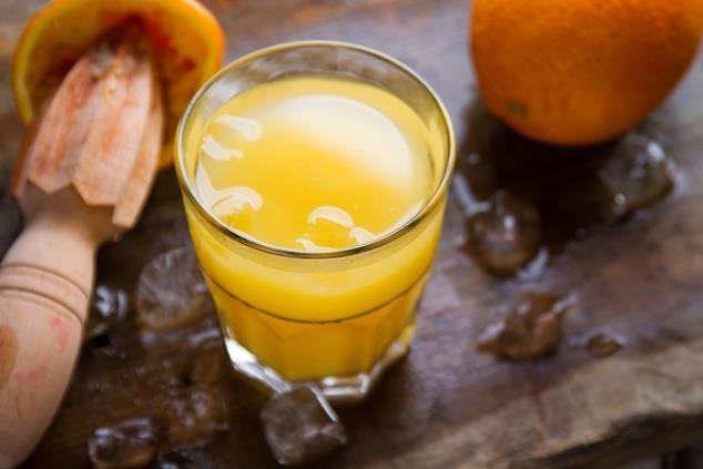 Pag 20 4- Suco de Limão Alface e Laranja Ingredientes Suco de 1 limão Suco de 2 laranjas-lima 6 folhas de alface ½ copo de