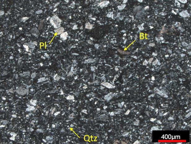 Figura 9 - Fotomicrografias de rocha metavulcânica intermediária do alvo São