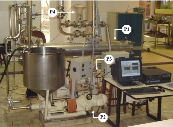 Na Figura 1 é apresentada a planta-piloto utilizada neste trabalho, a qual foi operada em regime descontínuo, e formada basicamente pelos seguintes elementos: (i)- tanque principal em aço inox com