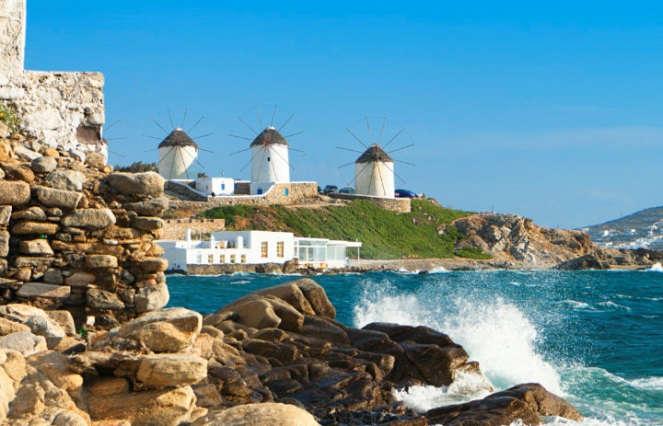 Dia 3: Atenas - Mykonos Cedo e pela parte da manhã transferência ao Porto de Pireus para embarcar no ferry para a ilha de Mykonos.