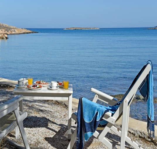 Durante a noite aproveite bem a agitada e movimentada vida noturna nesta ilha. Dia 6: Mykonos - Paros Pela parte da manha transferência ao Porto de Mykonos para embarcar no ferry para a ilha de Paros.