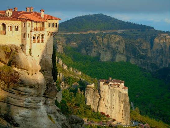 de Atenas incluindo visita da Acrópole sem o museu Circuito Clássico & Meteora de 4 dias com café de manhã e jantar Itinerário: Dia 1: Atenas Chegada em Atenas,encontro com nosso assistente e