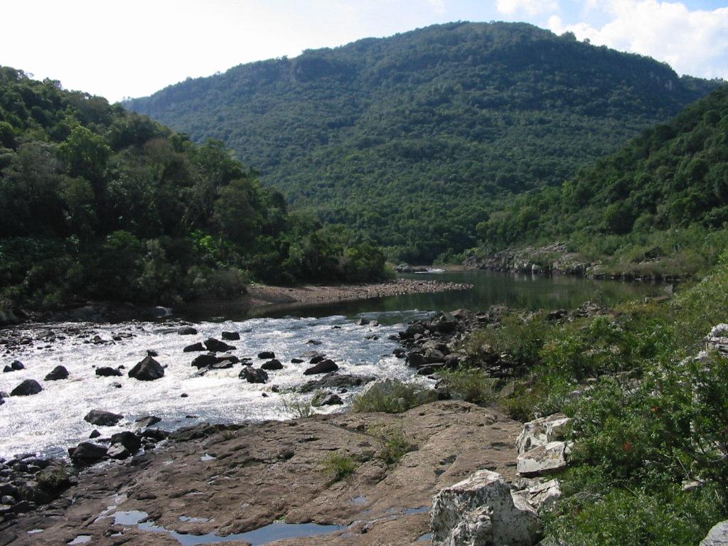 Foto 9: Cachoeira junto a lajedo