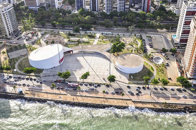 1. PARQUE DONA LINDU Ficha técnica Arquiteto: Oscar Niemeyer Ano: 2011 Status: Construído Localização: Boa