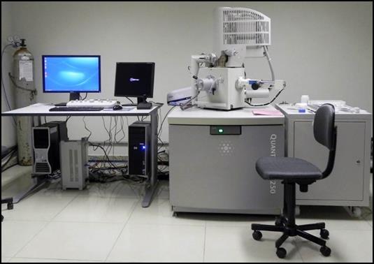 observados através do microscópio eletrônico de varredura Quanta FEG 250 (FEI, Europe NanoPort, Eindhoven, Holanda) (Figura 6), do laboratório do Instituto Militar de Engenharia (IME).