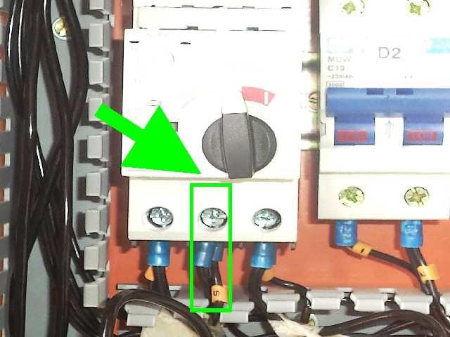 MTA: 90 96,7 80,6 80,6 Desligar Sistema, retirar cabo de saida do Disjuntor Motor na. Verificar terminal prensado e alojamento de conexão do Disjuntor. Reapertar.