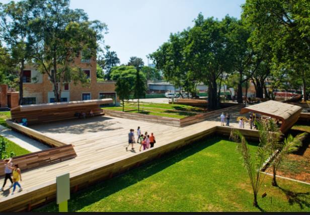 PRAÇA VITOR CIVITA Há apenas 50 metros do Synthesis, a praça tem espaços que atualmente recebem atividades regulares todos os dias, como Ioga e Pilates, cursos de