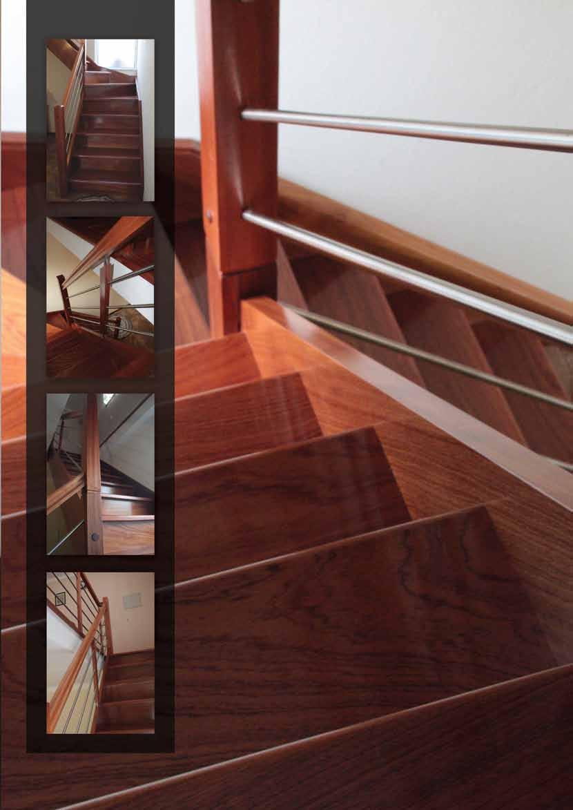 L 35 Escada em L em madeira de mogno de sapelli. Com laterais e com espelhos. Degraus em leque na viragem.