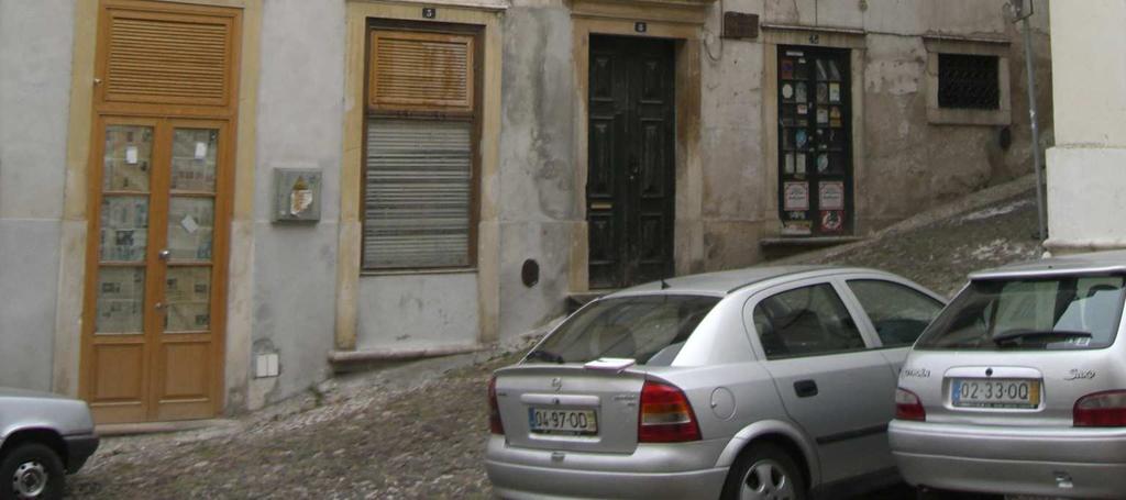 XVIII / XIX Síntese Histórica Aqui esteve instalada a Livraria Central, de José Diogo Pires, fundada num ano não posterior a 877, e que veio até ao º decénio do século XX.