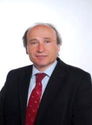 José Carreira ROC Licenciado em Economia, pós-graduado Direito das Empresas, bacharel em Contabilidade e Administração. Revisor oficial de contas desde 1989. Consultor de empresas desde 1982.