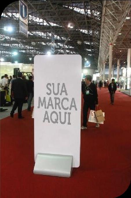 Tótem Exclusivo Totem distribuído em pontos estratégicos do evento, com layout exclusivo do expositor. Atrai a atenção do visitante e estimula a visita ao estande.