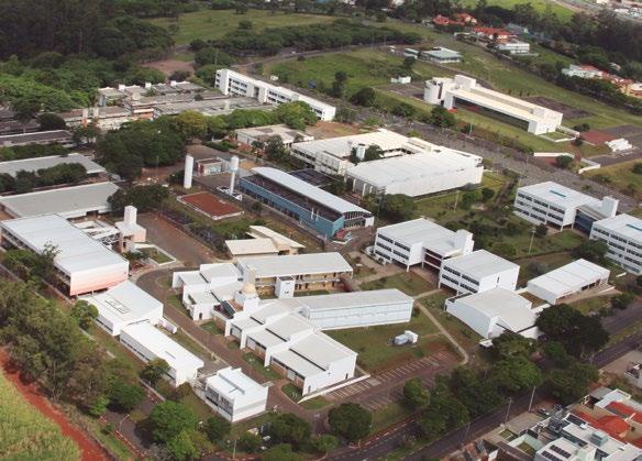 21 Nossa Missão A Pontifícia Universidade Católica de Campinas, a partir de valores ético-cristãos, considerando as características socioculturais da realidade, tem como missão produzir, enriquecer e