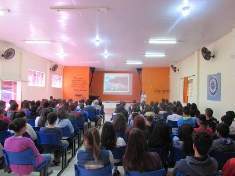 Descrição: Palestra realizada na Escola Estadual Sebastião Pereira Machado no município